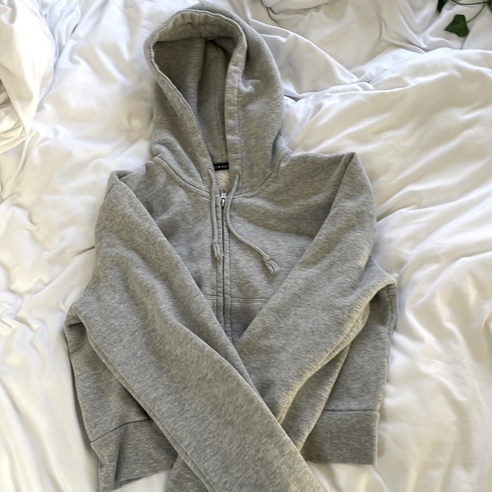 Brandy Melville Christy cropped zip up| Grey|